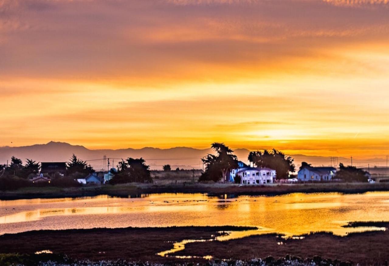 Captain'S Inn At Moss Landing Exterior photo